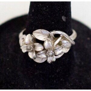 Size 7 1/2, Vintage Silver Tone Art Nouveau Elven Floral Ring by Avon - A26